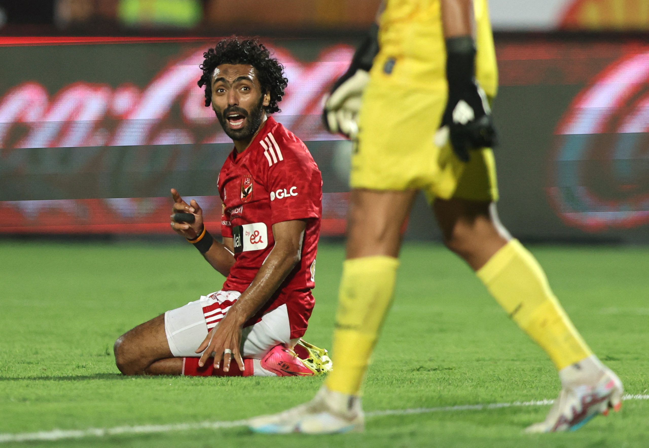 إيقاف حسين الشحات بعد اعتدائه على الشيبي (رويترز)