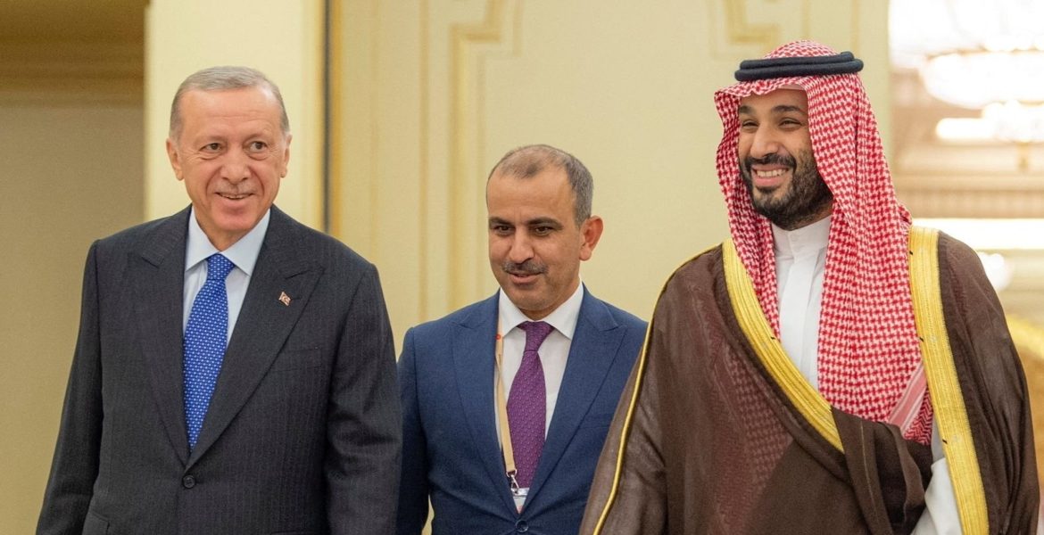 من استقبال ولي العهد السعودي للرئيس التركي/ رويترز