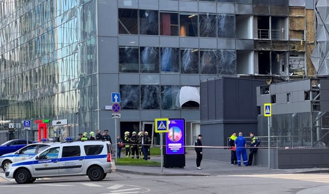 إغلاق مؤقت للمطار الدولي بموسكو.. هجوم بطائرات مسيّرة يستهدف المدينة ويتسبب بأضرار في بُرجين