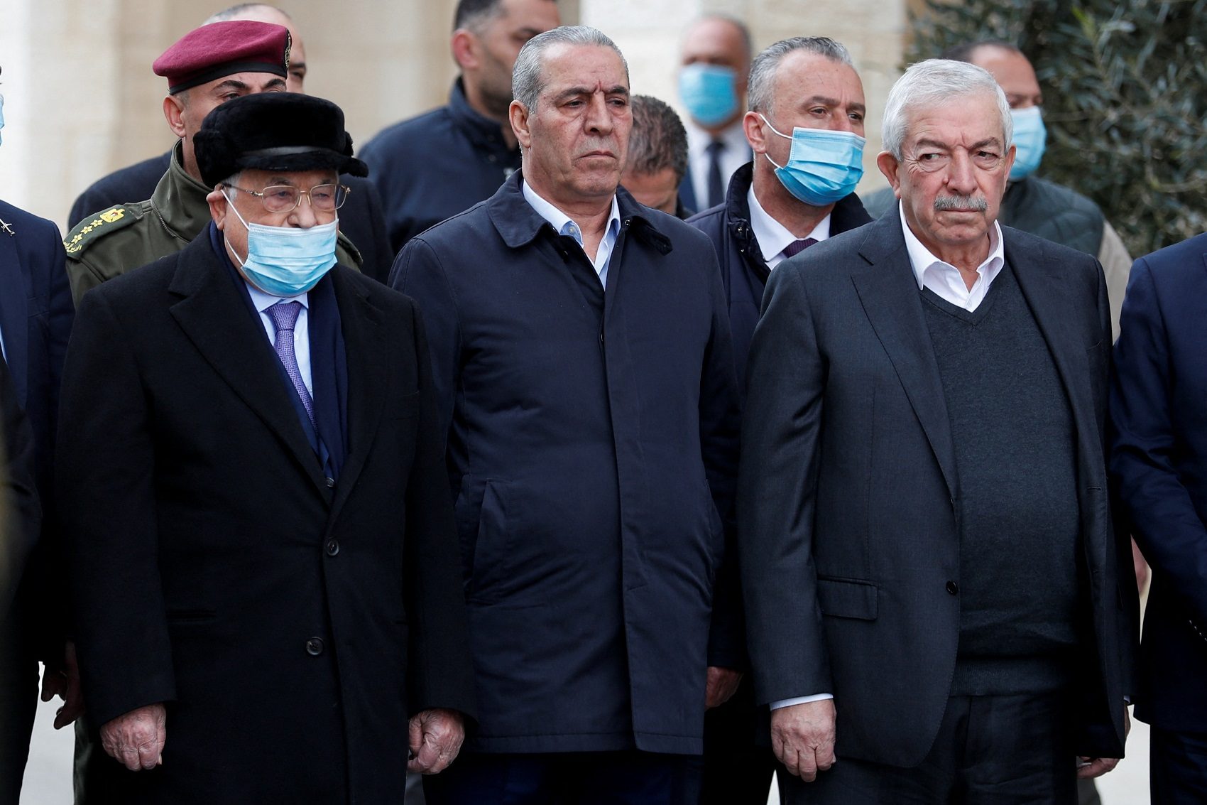 “لم يعد البقاء في الوسط مقبولاً لأحد”.. لماذا انتهى وقت السلطة الفلسطينية؟