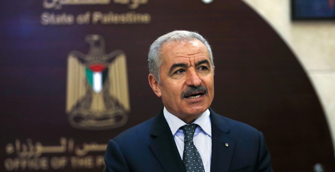 رئيس الوزراء الفلسطيني محمد اشتيه - رويترز
