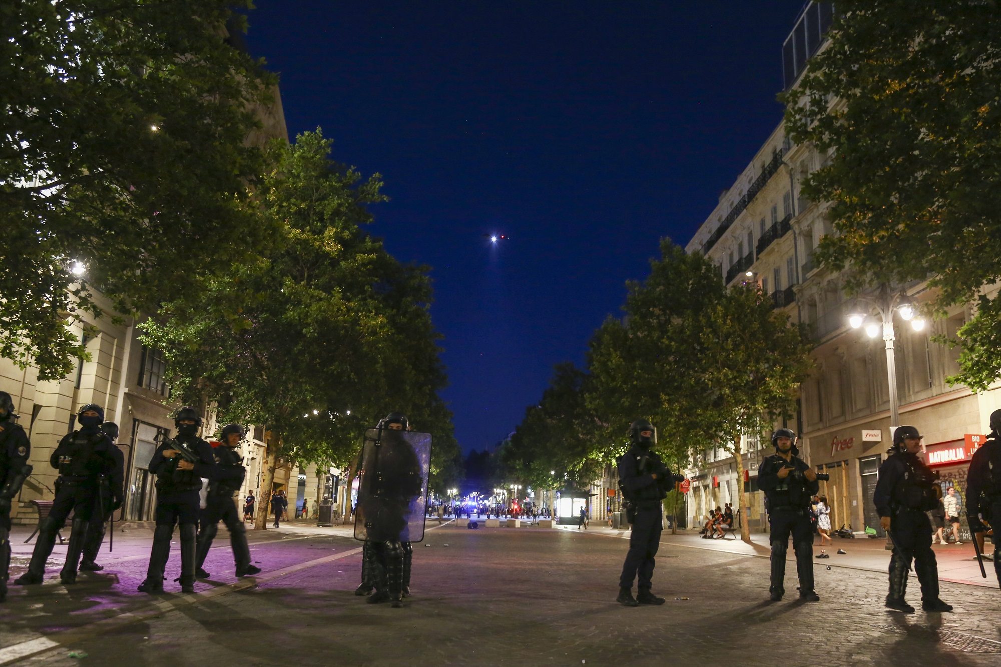 ماكرون يعقد اجتماعاً لتقييم الأوضاع بعد اقتحام منزل رئيس بلدية خلال الاحتجاجات.. وجدة نائل توجّه رسالة للمتظاهرين