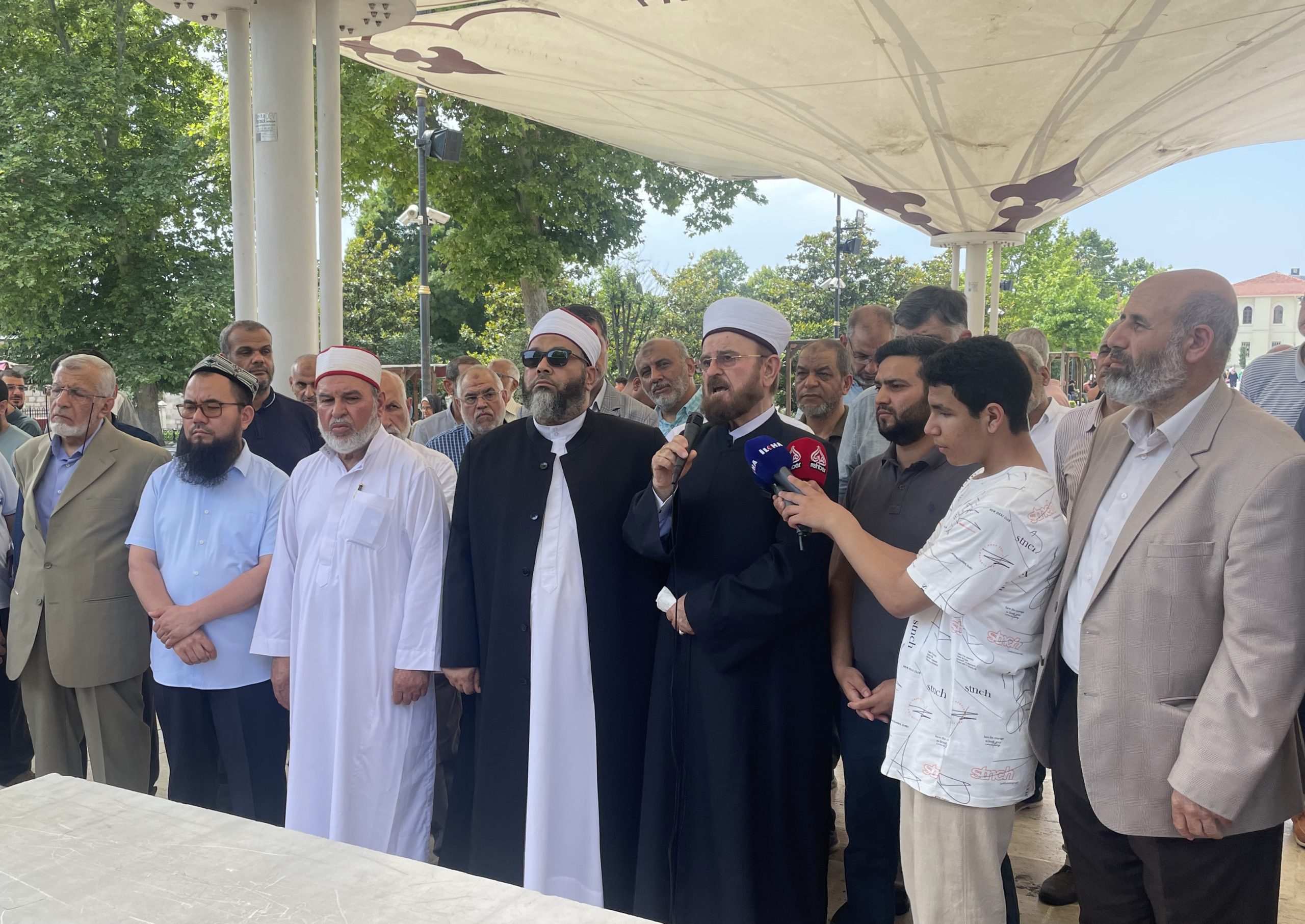 وقفة في إسطنبول احتجاجاً على حرق نسخة من المصحف في السويد ودعماً لمخيم جنين (فيديو)