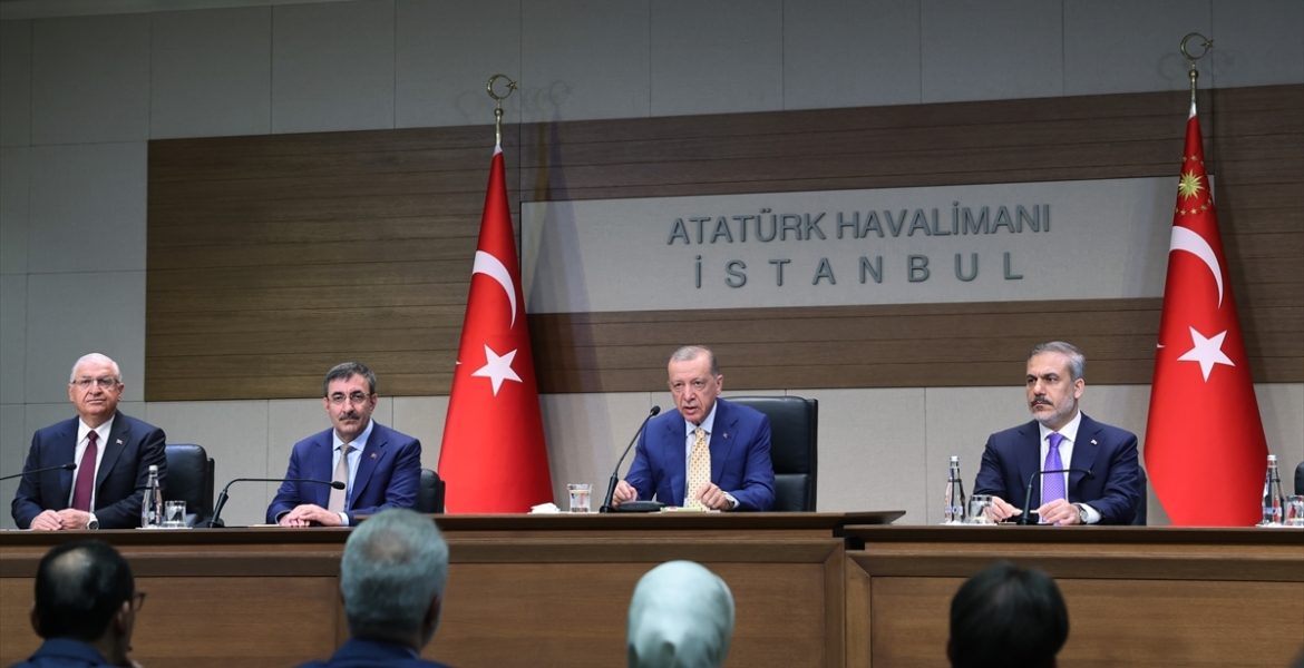 مؤتمر صحفي للرئيس التركي قبيل توجهه إلى ليتوانيا لحضور قمة زعماء ورؤساء حكومات دول الناتو/الأناضول