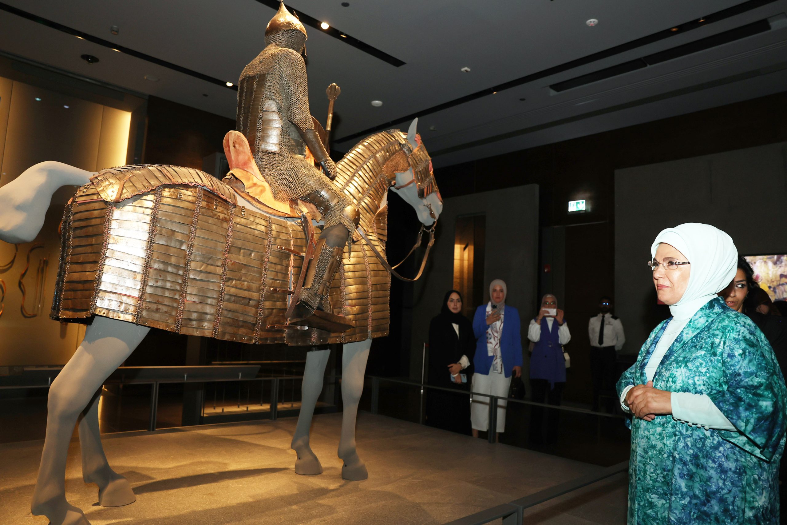 عقيلة أردوغان تزور متحف الفن الإسلامي في قطر وتشيد به.. زارت قرية كتارا الثقافية بالدوحة (صور)