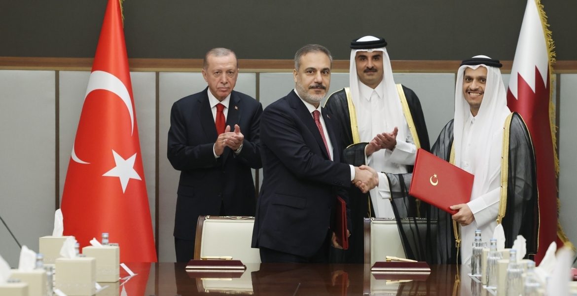 الرئيس التركي أردوغان وأمير قطر في الدوحة / الأناضول