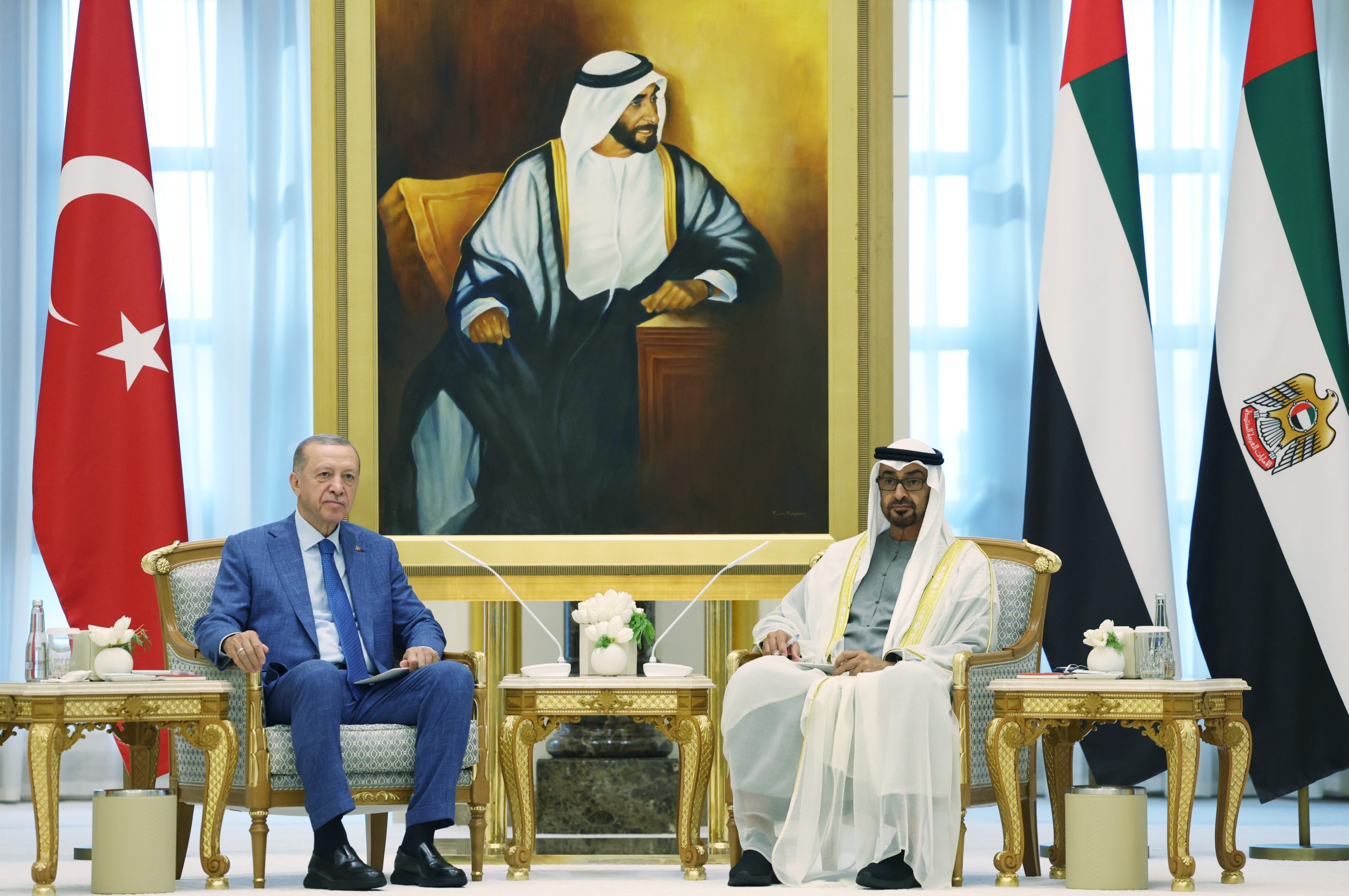 الرئيس التركي أردوغان ونظيره الإماراتي محمد بن زايد في أبوظبي/الأناضول
