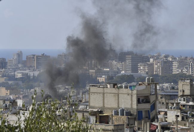 سقوط قذيفة على أحد المراكز العسكرية وإصابة عناصر من الجيش اللبناني جراء اشتباكات مخيم عين الحلوة