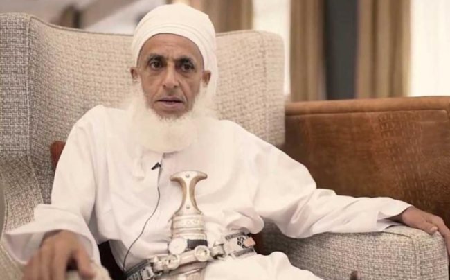 “قطع العلاقات مع السويد واجب ديني”.. مفتي سلطنة عُمان يدعو للرد على السماح بحرق المصحف