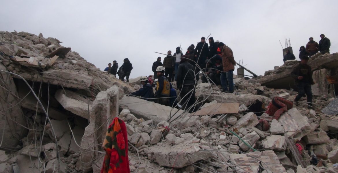 “ميدل إيست آي”: عقوبات أمريكا على إيران وسوريا تعطل نظاماً إلكترونياً أممياً لتنسيق الإنقاذ من الزلازل