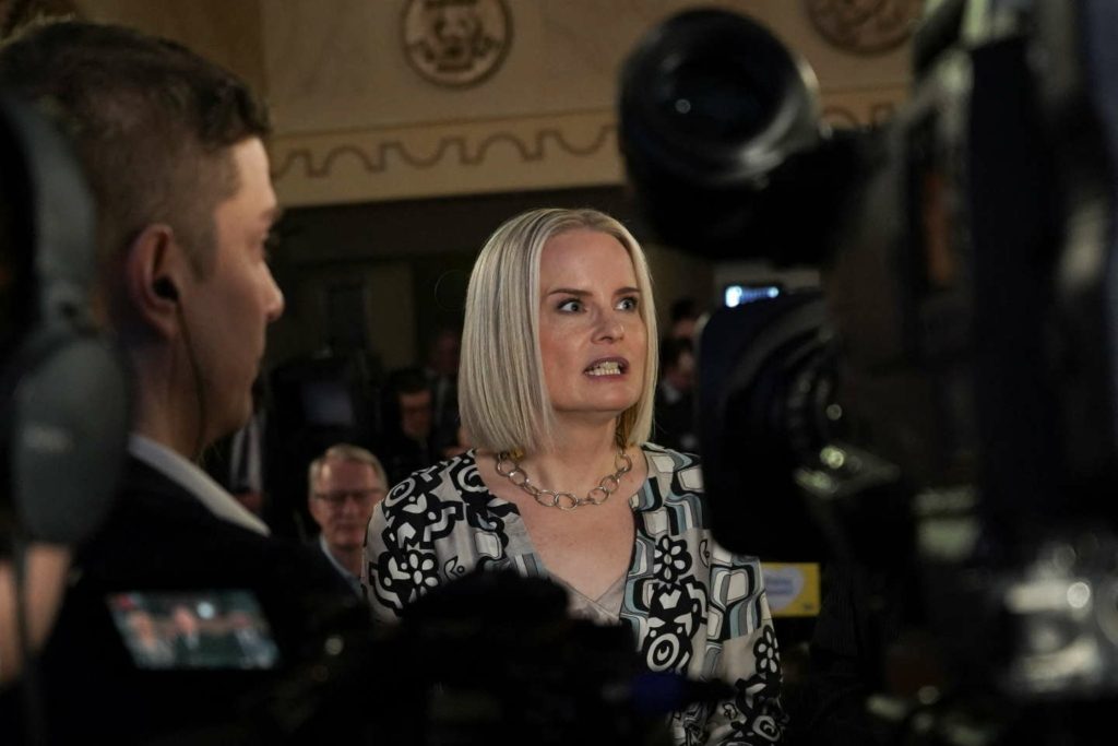 وزيرة المالية الفنلندية ريكا بورا الإسلام