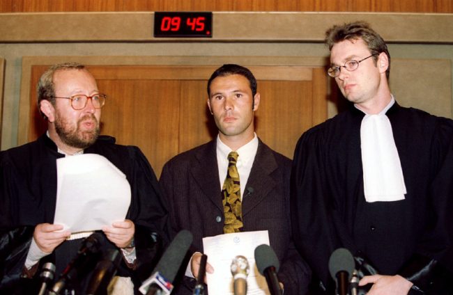 أنهى العبودية في كرة القدم لكن لم ينقذ صاحبه.. ما هو قانون بوسمان الذي حرر اللاعبين؟