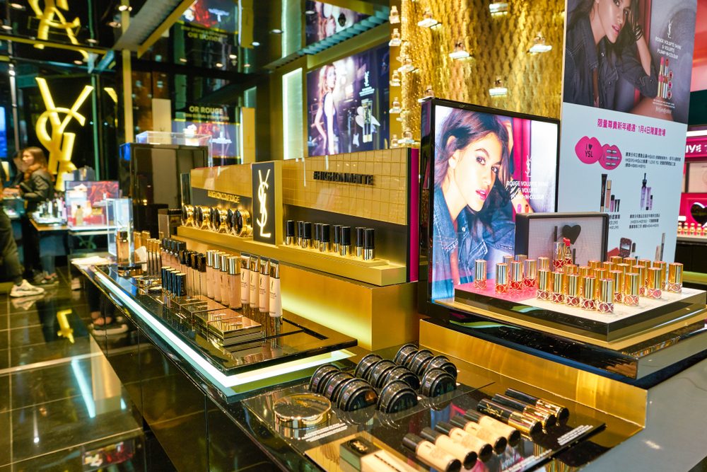 متاجر إيف سان لوران