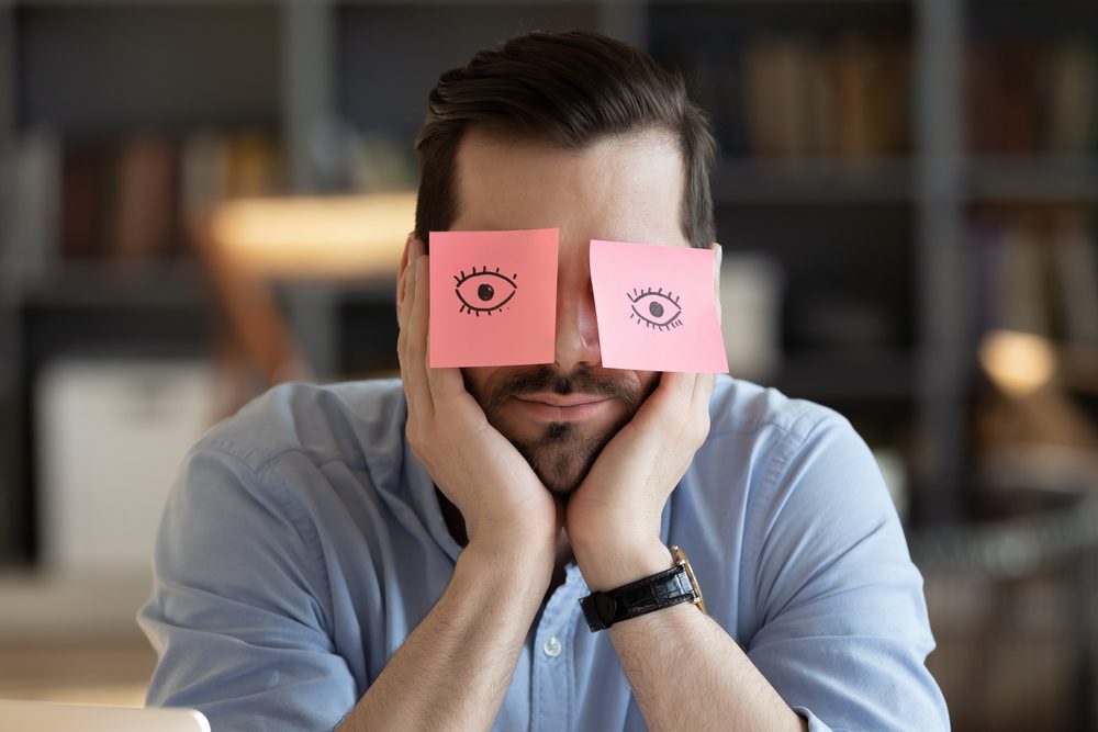 Shutter Stock/ رهاب الخوف من فتح العينين Optophobia