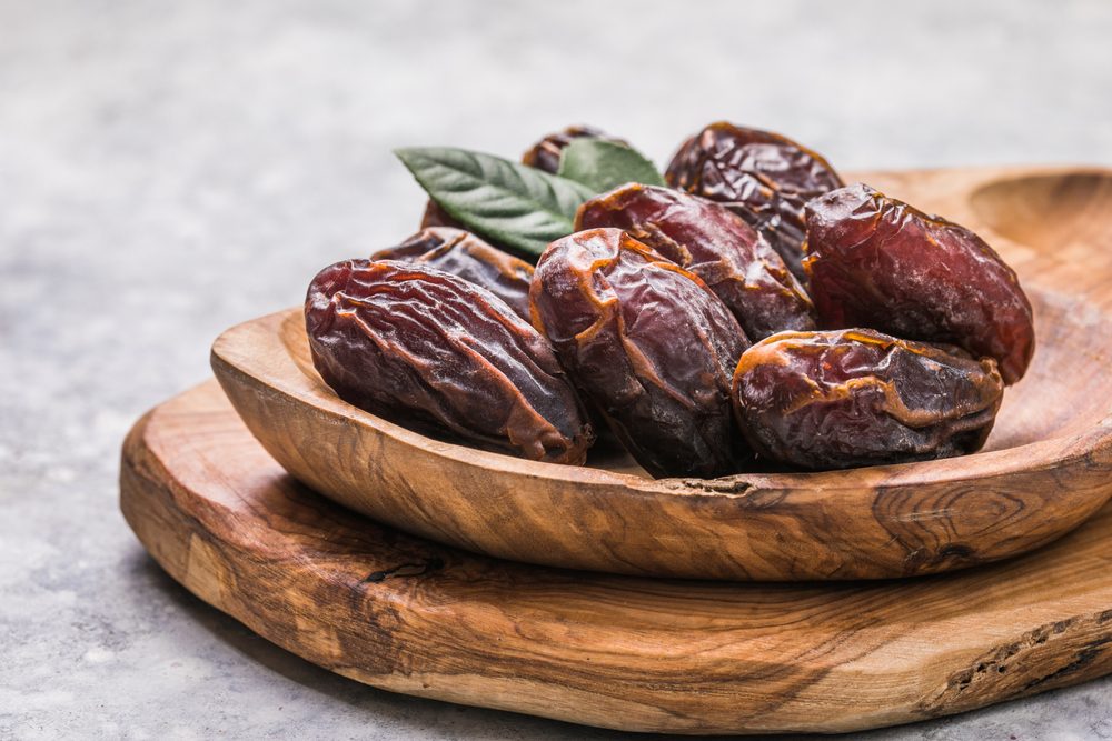 هناك العديد من الفوائد الصحية لتناول التمر - ShutterStock