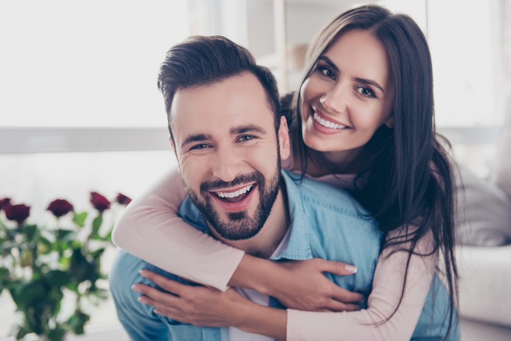 الصداقة العميقة تضمن استمرارية الزواج وتعافي من مطبات الحياة - Shutterstock