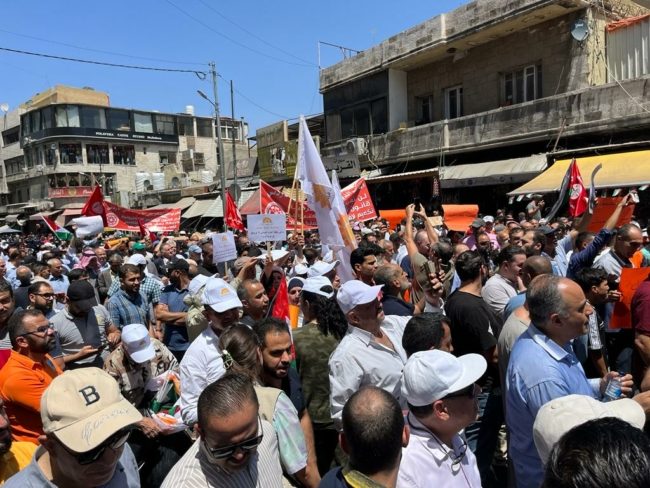 هل يتوقف الأردنيون عن الحديث على مواقع التواصل بسبب قانون الجرائم الإلكترونية الجديد؟