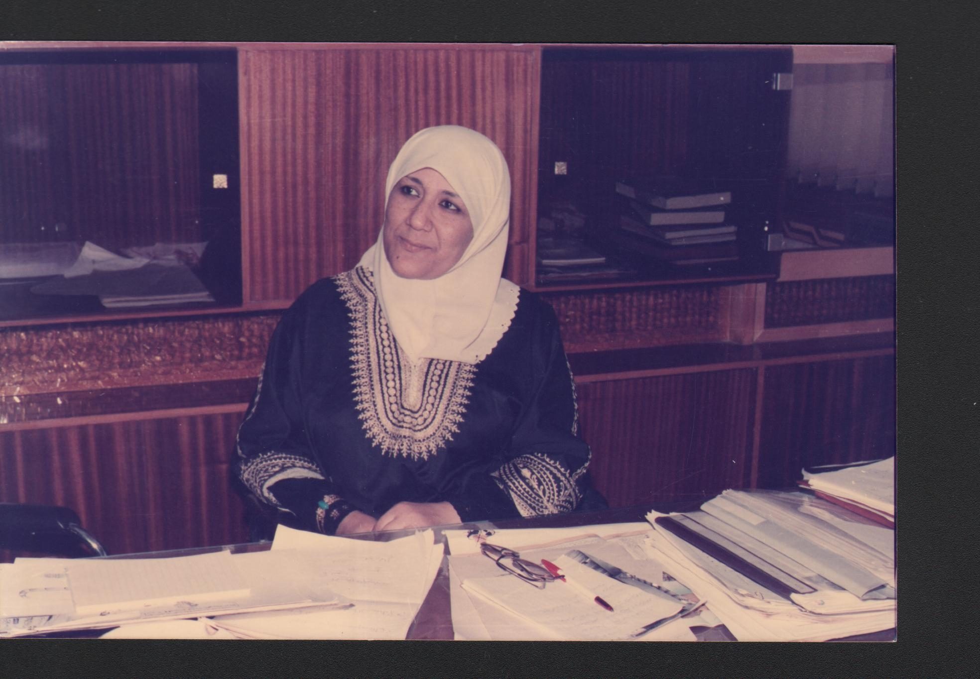 طلبت مليون جنيه مقابل الكتب ثم تراجعت فجأة.. الناقدة المصرية صافيناز كاظم تعرض مكتبتها للبيع