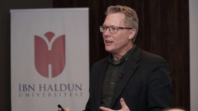 هل الملحدون أكثر ذكاء من المؤمنين؟ قراءة في كتاب “الله والدماغ: عقلانية الاعتقاد”