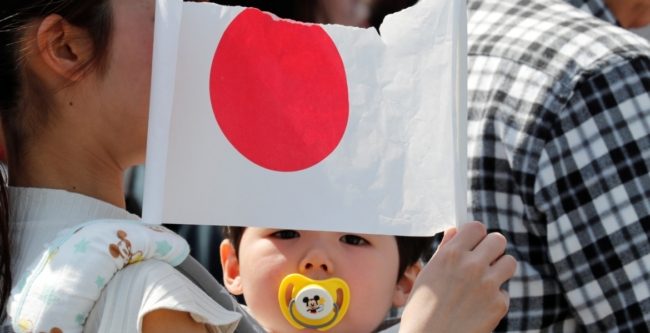 نظام حياة اليابانيين يخلق “أزمة ديموغرافية”.. مستويات الإنجاب تراجعت للعام الثامن على التوالي