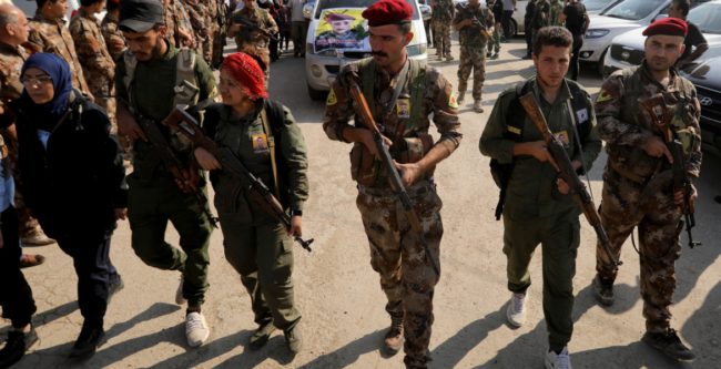 مقتل العشرات في اشتباكات ساخنة شرقي سوريا.. “قسد” المدعومة أمريكياً تدفع بتعزيزات ضد العشائر العربية