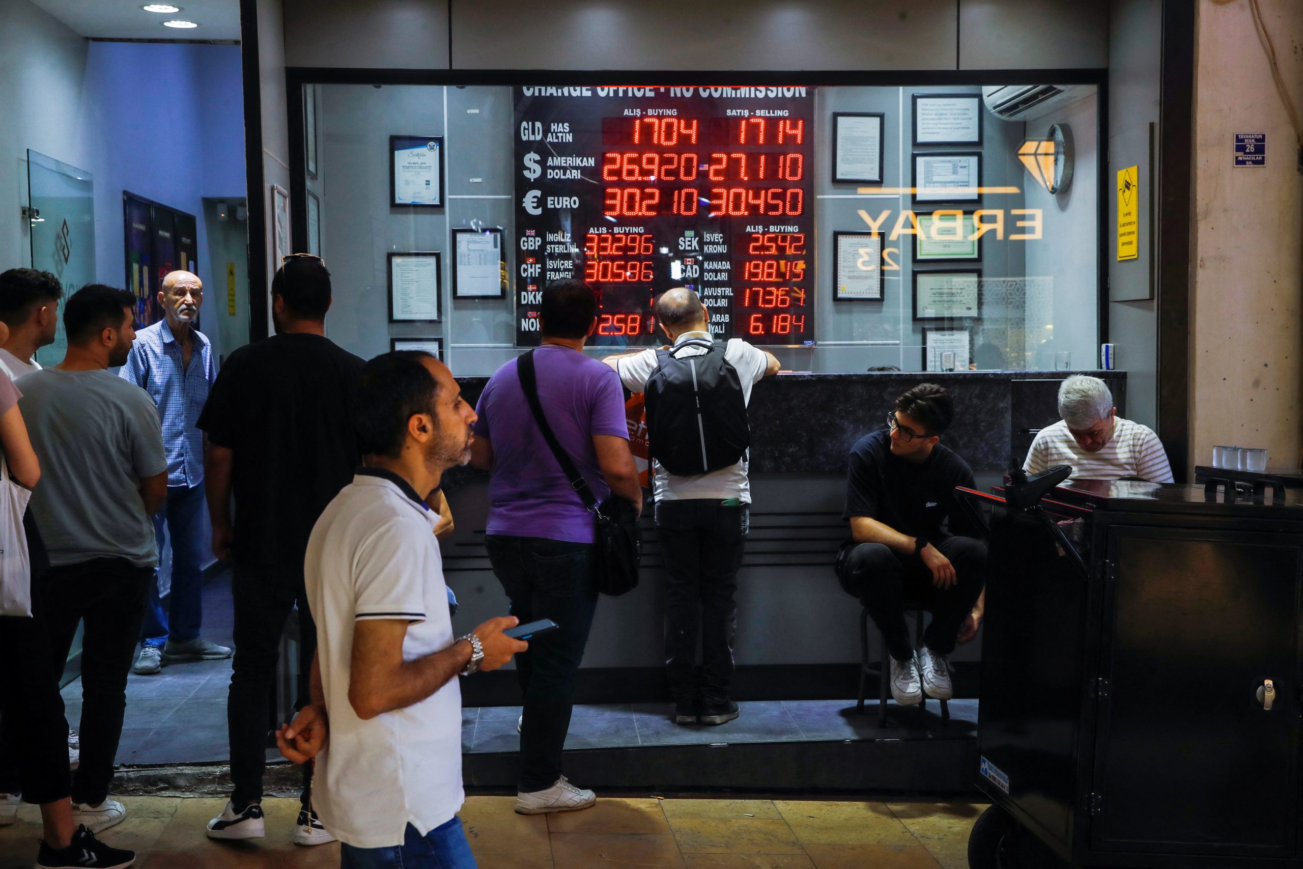 التضخم في تركيا غير مسبوق مع عدم اسقرار العملة مقابل الدولار - رويترز