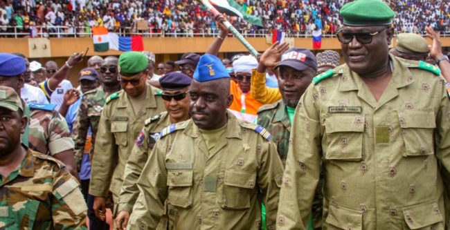 النيجر إلى أين؟ 4 سيناريوهات تحددها إيكواس وفرنسا وروسيا وموقف قادة الانقلاب “داخلياً”