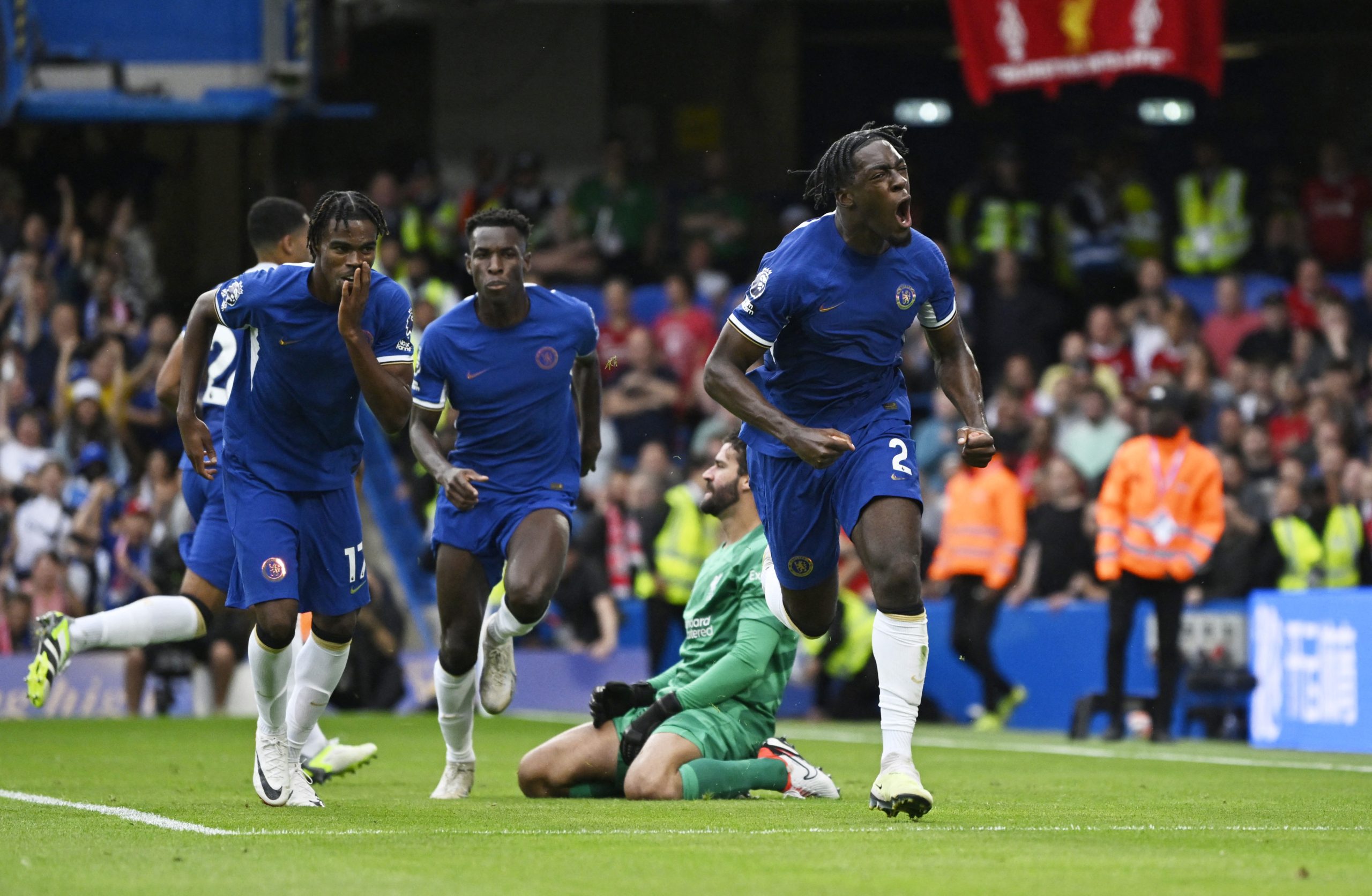 الثغرة التي يستغلها تشيلسي لتوقيع عقود طويلة مع اللاعبين (رويترز)