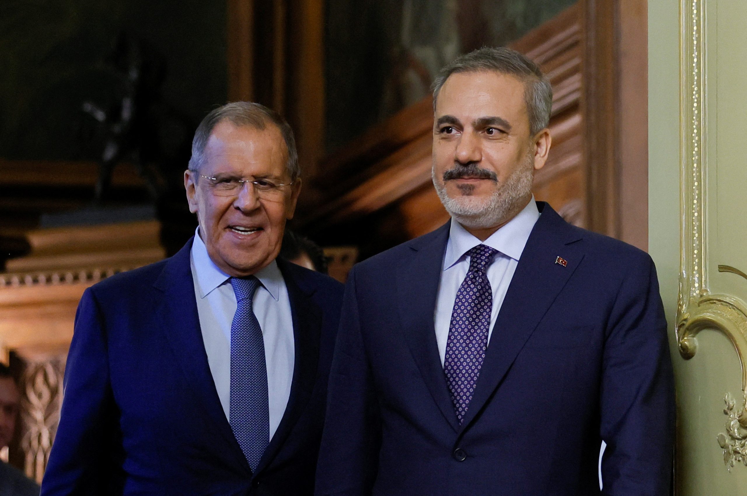 فيدان يعلن عن مقترحات أممية بمساهمة تركيا في اتفاق الحبوب.. ولافروف يؤكد استعداد روسيا للاستئناف بشروط