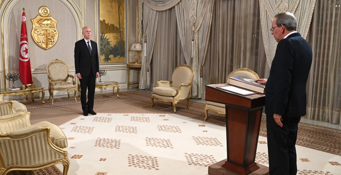 “كان وراء إقالة بودن”.. موقع استخباراتي: شقيق سعيد ومدير حملته الانتخابية يعود بقوة إلى قصر قرطاج