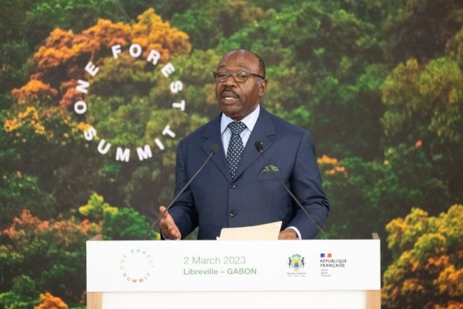 أول ظهور للرئيس الغابوني منذ الانقلاب عليه.. ظهر بفيديو يدعو للتحرك، ويتحدث عن فقدان زوجته