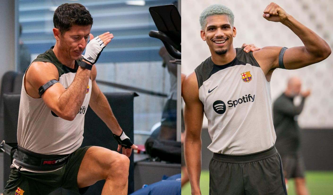 ما قصة السوار الذي يضعه لاعبو برشلونة في التدريبات؟ (مواقع التواصل)