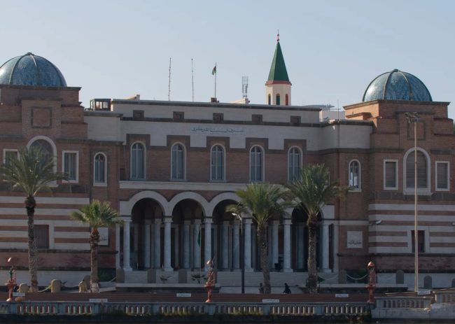 بعد 9 سنوات من الانقسام.. هل يقود توحيد مصرف ليبيا المركزي نحو الحل السياسي أم يكون مجرد مناورة؟