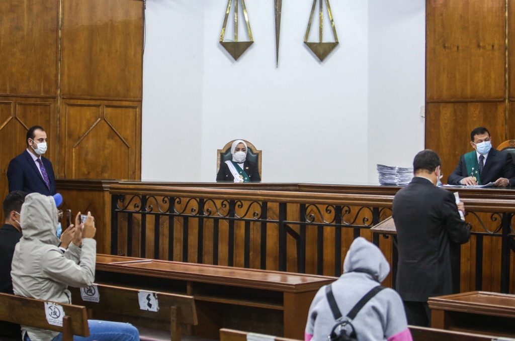 القرار يأتي لأول مرة برفع الحظر على أموال 146 شخصا وليس لأشخاص منفردين - Getty Images