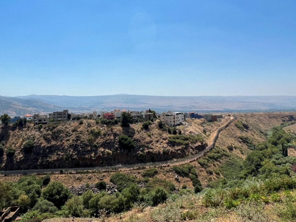 بلدة الغجر تحظى بموقع جغرافي مهم عند نقطة التقاء الحدود بين لبنان وسوريا وفلسطين المحتلة/ (رويترز)