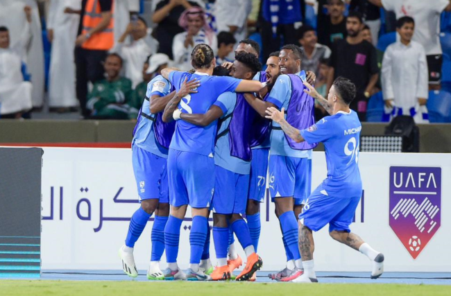 بنزيمة أهدر ركلة جزاء ومالكوم سجل بظهوره الأول.. الهلال يهزم الاتحاد ويتأهل لنصف نهائي البطولة العربية