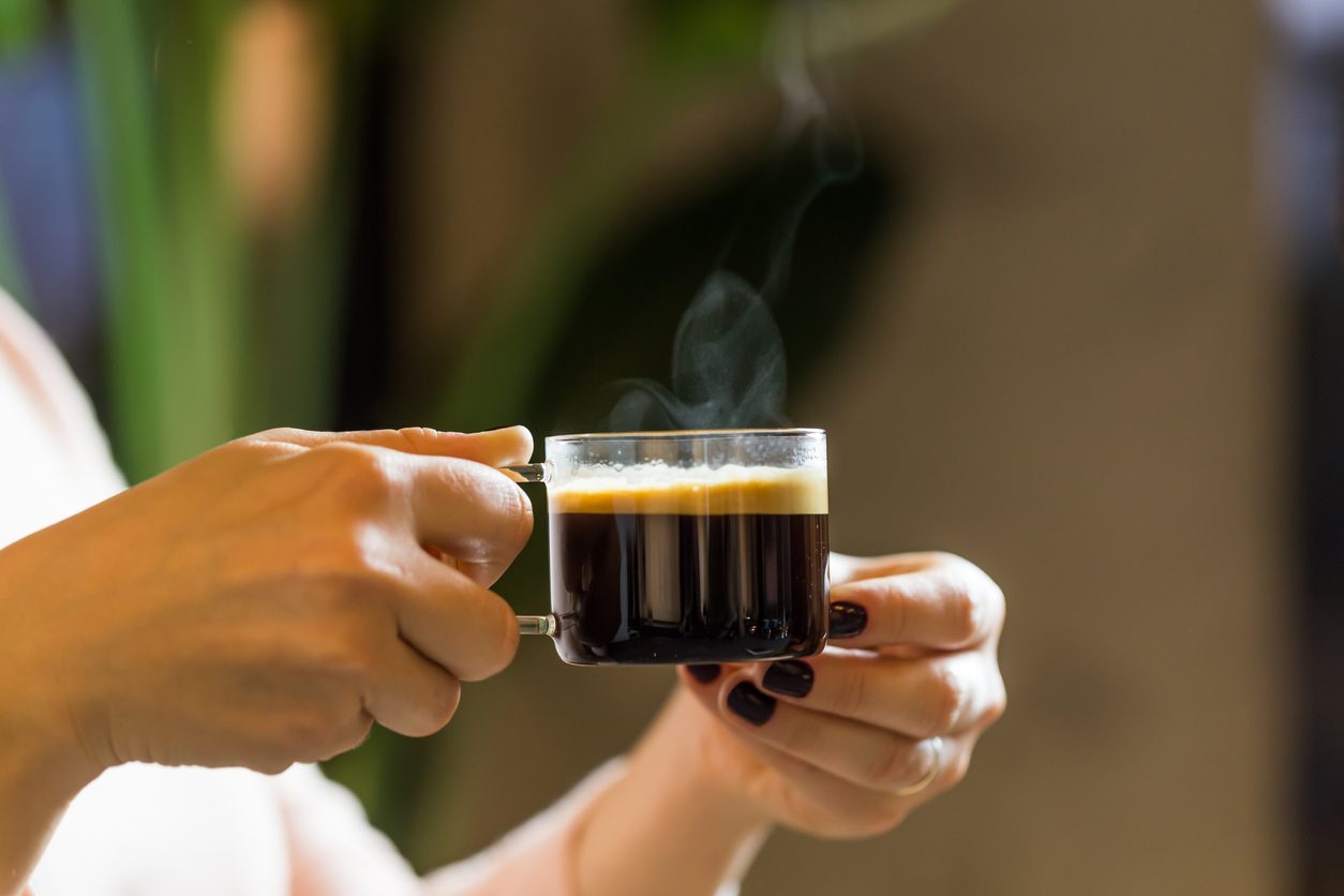 فوائد الكافيين كثيرة، لكن إحذر أضراره/ Shutterstock