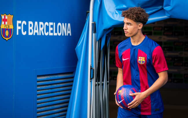 برشلونة أعلن التعاقد معه رسمياً.. من هو نوح درويش الذي يحمل 3 جنسيات إحداها عربية؟