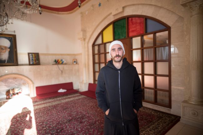 متماسكون اجتماعياً، ويؤمنون بتناسخ الأرواح.. “الطائفة الدرزية” عقيدتها ودورها في مظاهرات سوريا