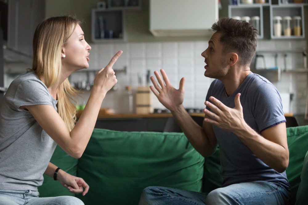 كثرة الكذب والابتزاز النفسي والعاطفي من أعراض المختل عقلياً - Shutterstock