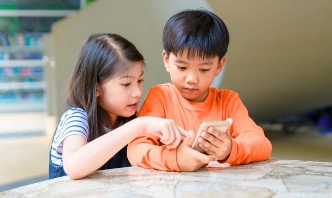 الأطفال بالصين لن يستخدموا الهواتف كما يحلو لهم.. تحرك جديد من السلطات، وشركات التكنولوجيا تتضرر