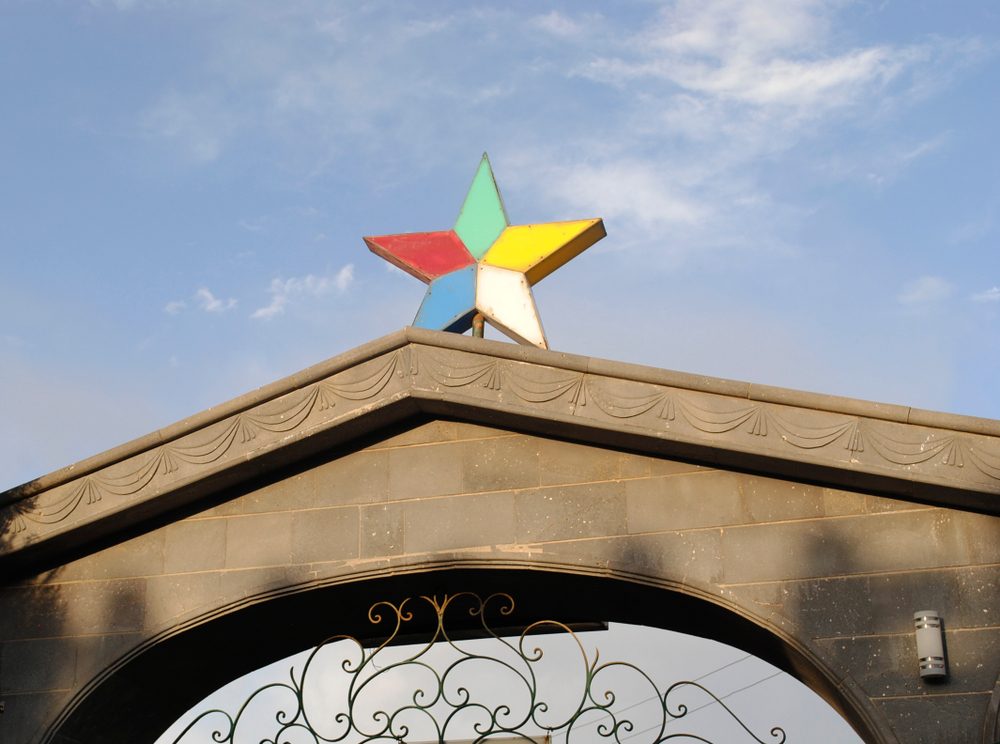 Shutter Stock/ تعتبر النجمة الخماسية الملونة بذات ألوان العلم، رمزاً للدروز، والتي ترمز ألوانها إلى المبادئ الكونية الخمسة بالنسبة للطائفة الدرزية