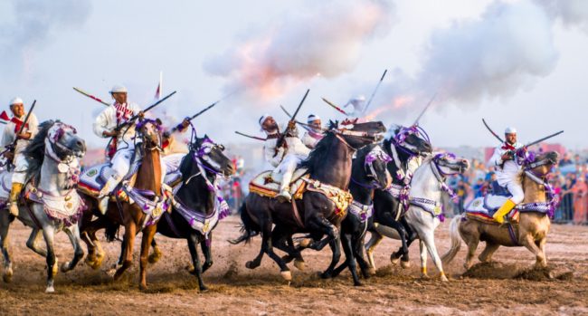 تعود إلى أكثر من 5 قرون واستخدمت ضد الاحتلال الفرنسي.. “التبوريدة” أقدم فلكلور في المغرب