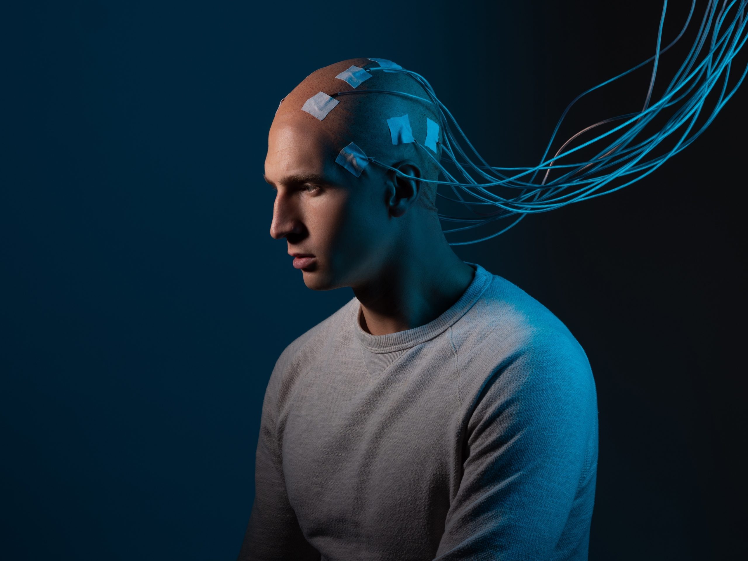 امرأة مصابة بالشلل تتمكن من التحدث في سابقة عالمية! هكذا نجح العلماء بمساعدتها عبر الذكاء الاصطناعي