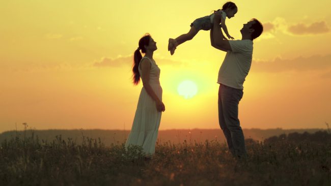 “سنضحك، سنضحك كثيراً”.. عندما يكون الضحك سلاحنا في وجه القمع والظلم