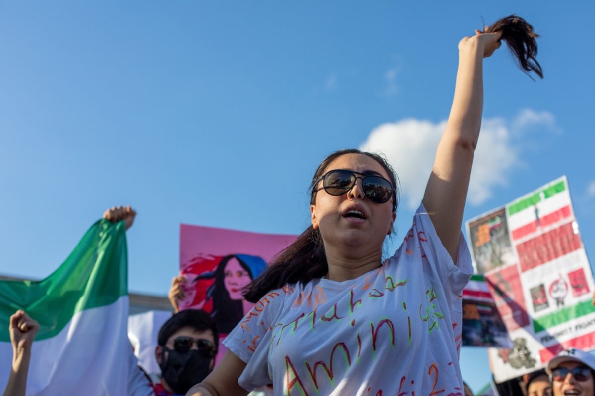 لماذا يتهم المجتمع الحقوقيات بالتقصير دوماً ويقلل من جهودهن؟