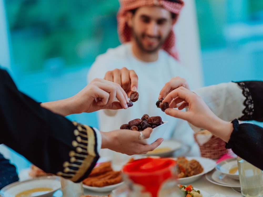 فوبيا الأقارب قد تحرم الشخص من التواصل مع الأهل في المناسبات الخاصة - ShutterStock