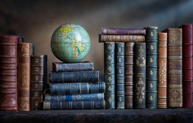 جسر للتقارب بين الشرق والغرب.. كيف يسهم الأدب في تجاوز الحواجز الثقافية؟