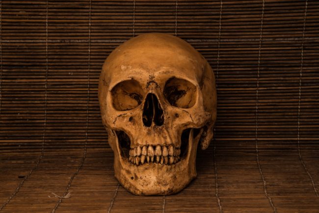 الثورة الصناعية هي المتهمة الأولى.. ابتسامات أسلافنا كانت هوليوودية، فما سبب اعوجاج أسناننا اليوم؟