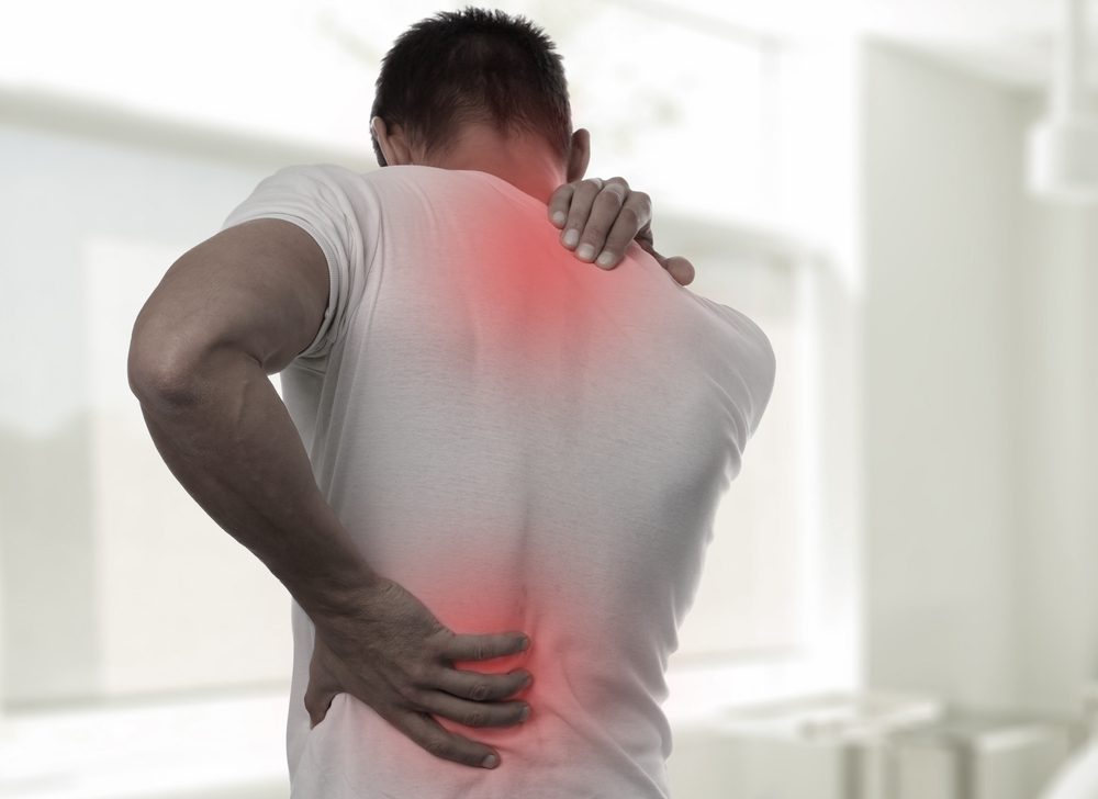 يؤثر المرض على الظهر والعنق والأطراف - ShutterStock